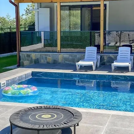 Ikiz Isitmali Havuzlu Hotel