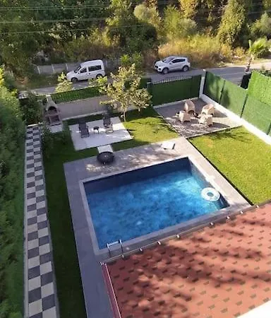 Ikiz Isitmali Havuzlu Hotel