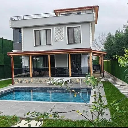 Hotel Ikiz Isitmali Havuzlu *